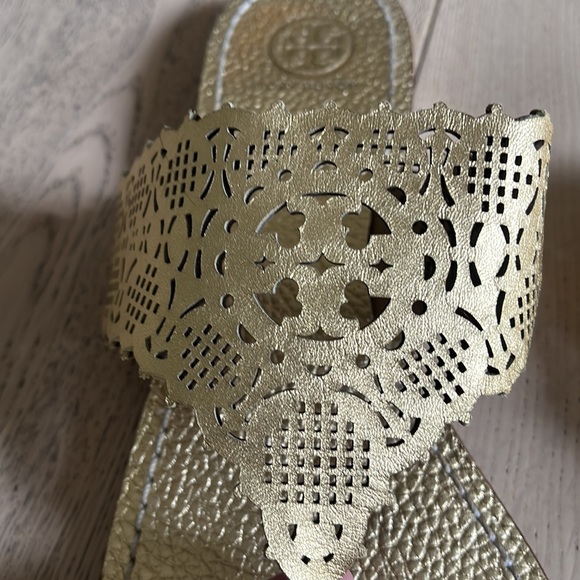 Tory Burch gold sandals size 9 - Picture 4 of 6